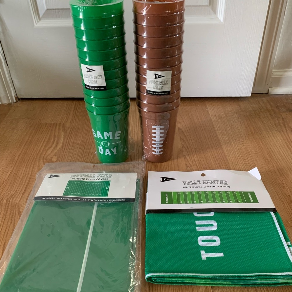 Football Party Supplies Green and Brown Game Day Cups and Table Covers NEW